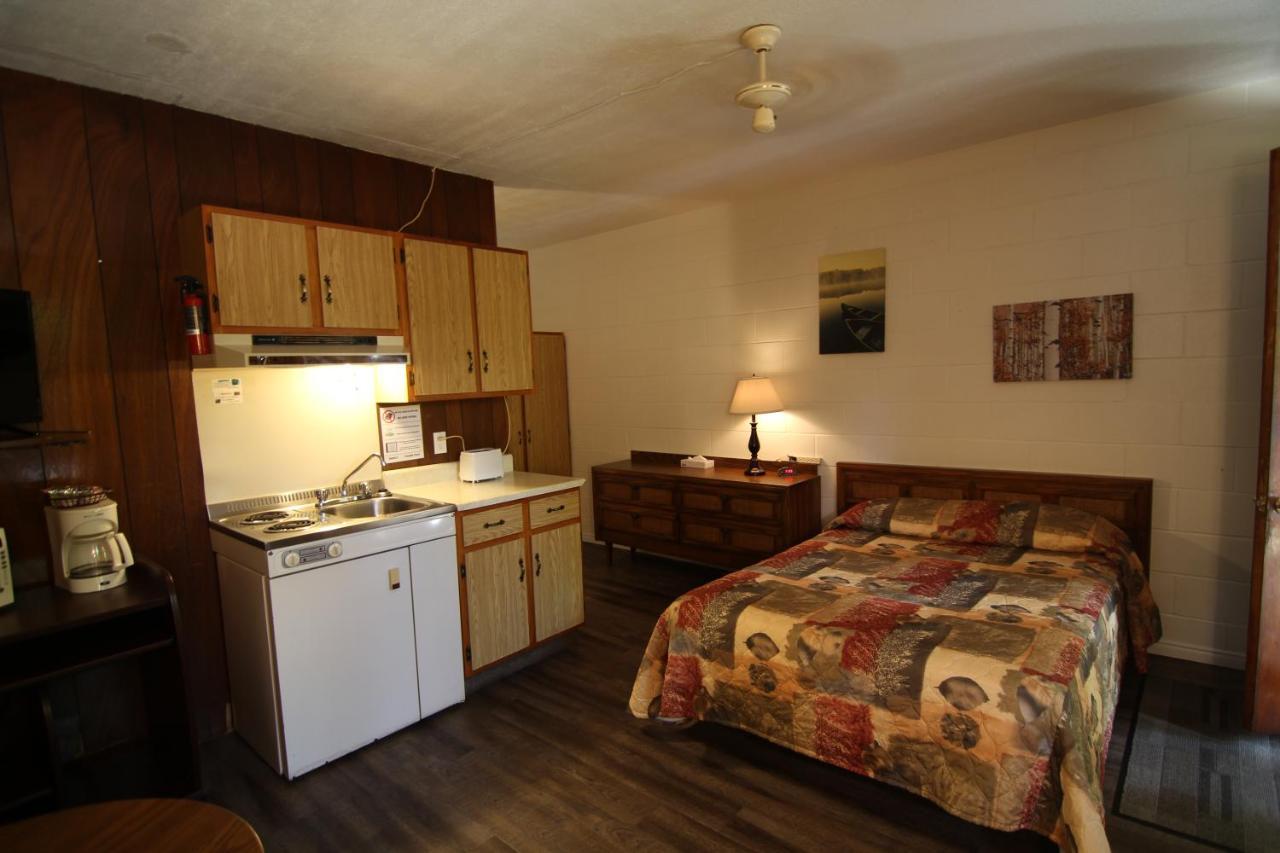 Motel Lennoxville シェルブルック エクステリア 写真